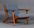 Hans J. Wegner. Lænestol med stel af massivt egetræ