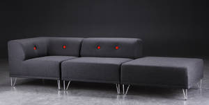 Nomad DOT, modulsofa betrukket med antrazitfarvet filtuldstof, forkromede metalben.
