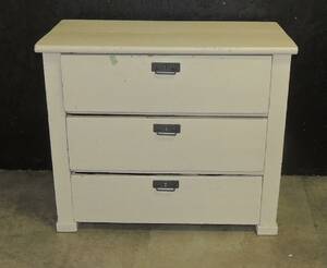 Mindre Byrå Längd 82cm Höjd 70cm