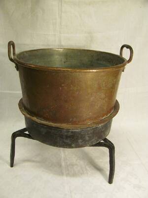 STÖRRE KOPPARGRYTA PÅ TREFOT