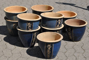 Samling på 11 blåglaserede havekrukker 5