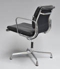 Charles Eames. Soft Pad armstol, Model EA-208 sort læder