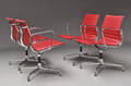 Charles Eames. Sæt på fire armstole, model EA-108. Rødt læder  4. 