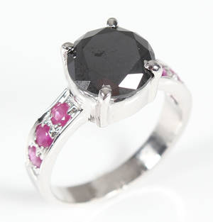 Ring af sterling sølv med diamant og rubiner