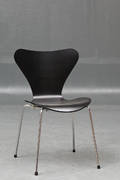 Arne Jacobsen. 7er stol, model 3107, sort