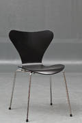 Arne Jacobsen. 7er stol, model 3107, sort 
