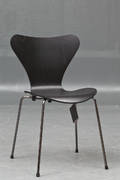 Arne Jacobsen. 7er stol, model 3107, sort ask 