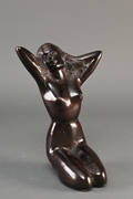 Bronzefigur af ung kvinde