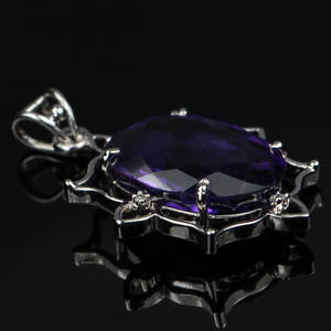 Ametyst og brillant vedhæng.