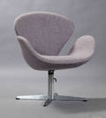 Arne Jacobsen. Svanen. Lænestol, lyst uld, ombetrukket uprof