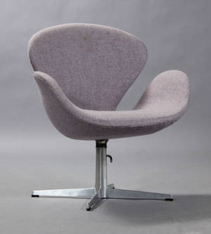 Arne Jacobsen. Svanen. Lænestol, lyst uld, ombetrukket uprof
