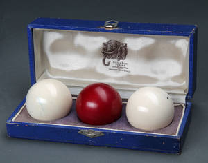 Franske billiard ballér af  elfenfenben i original æske 