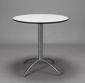 Erik Jørgensen café bord model EJ 70 - 70. Designet af arkitektduoen Johannes Foersom og Peter Hiort-Lorenzen for Erik Jørgensens Møbelfabrik.