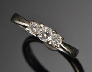 Brillantring af 14 kt. hvidguld