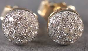 Par diamantørestikkere. Ca. 0.42 ct 2