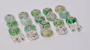 Charlotte Borgen, 20 charms - Grøn farve komb. 20