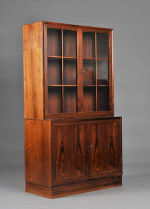 dansk møbelproducent. To delt Reolsystem