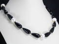 Collier mit Onyxtropfen und Süßwasserperlen, Verschluss aus Sterlingsilber