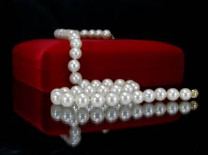 Südsee-Perlenkette mit goldener Kugelschließe