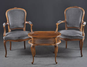 Ett par karmstolar samt bord i rokokostil 3