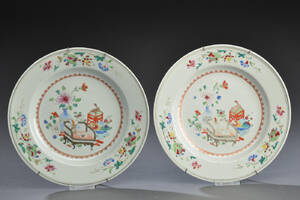 Et par kinesiske tallerkner af porcelæn, 1700-tallet 2