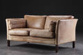 To-personers sofa, læder. Dansk møbelproducent 
