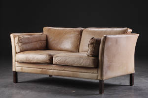 To-personers sofa, læder. Dansk møbelproducent 
