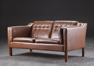To-personers sofa, læder. Dansk møbelproducent