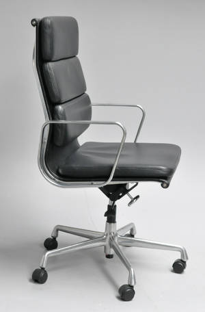 Charles Eames. Soft Pad højrygget kontorstol, Model EA-219