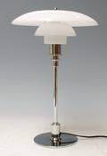 Poul Henningsen 1894 - 1967. PH 32 bordlampe