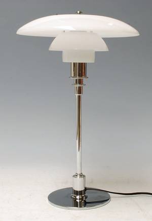 Poul Henningsen 1894 - 1967. PH 32 bordlampe