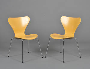 Arne Jacobsen. To stole model 3107