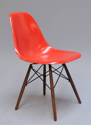 Charles Eames. Skalstol, model DSW. Sjældent udbudt Rød farve 