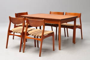 Dansk møbelproducent. Spisebord i teak med hollandsk udtræk samt 5 stole. 6