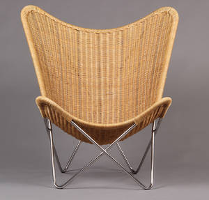 Knud Vinther. Batchair. Lænestol af honningfarvet rattan 