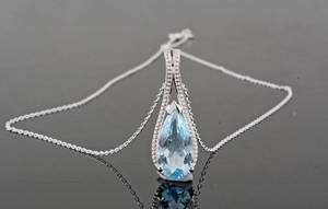 Blue topaz pendant necklace.approx. 6.68ct