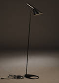Arne Jacobsen 1901-1972. AJ Standerlampe