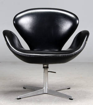 Arne Jacobsen. Lænestol Svanen, model 3320, tidlig model