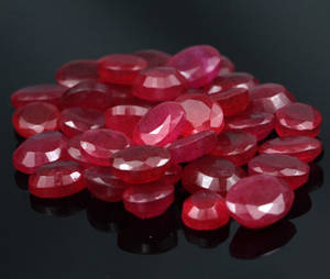 Uindfattet behandlede rubiner ca. 250 ct.