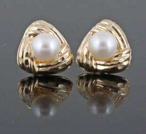 Gold fresh water pearl earrings 2