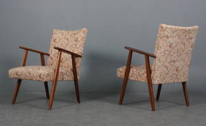 Dansk møbelproducent. To lænestole med stel i teak. 2