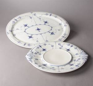 Royal Copenhagen. Musselmalet terrinfad samt stort ovalt fad 2