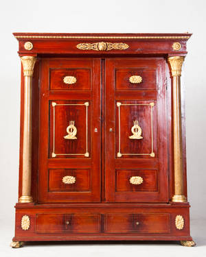 Schrank im Stil des Empire, mahagoniefarben gefaßt, 