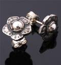 Georg Jensen. Årssmykket 2002. Ørestikker af sterlingsølv