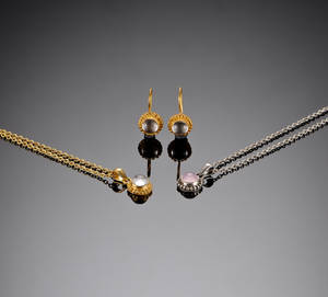 2 halskæder samt et par øreringe i sølv samt forgyldt sølv med rosenkvarts og månesten, PearlHouseRock 4