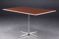 Arne Jacobsen. Rektangulært bord, firpasfod