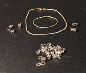 Pandora halskæde og armbånd med charms 2 