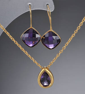 En halskæde samt et par ørestikker af forgyldt guld samt ametyst3