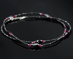 Diamant og rubin collier.
