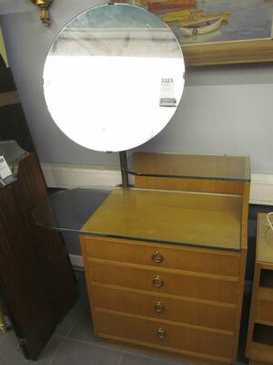 Toilettebyrå, med spegel